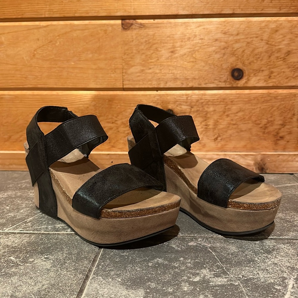 Pierre Dumas Women's Wedge Platform Sandal - black metallic